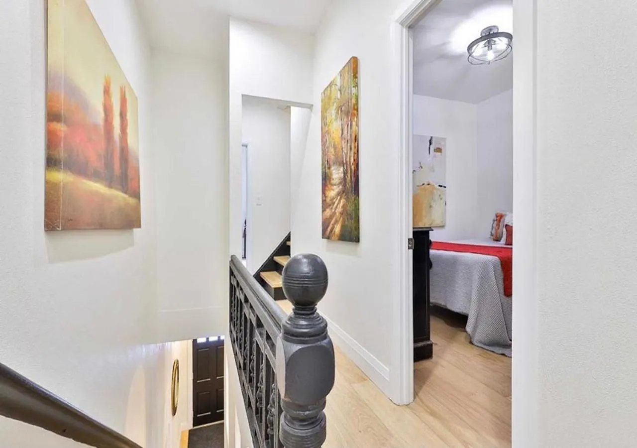 Jacob22 B&B Toronto Bed & Breakfast