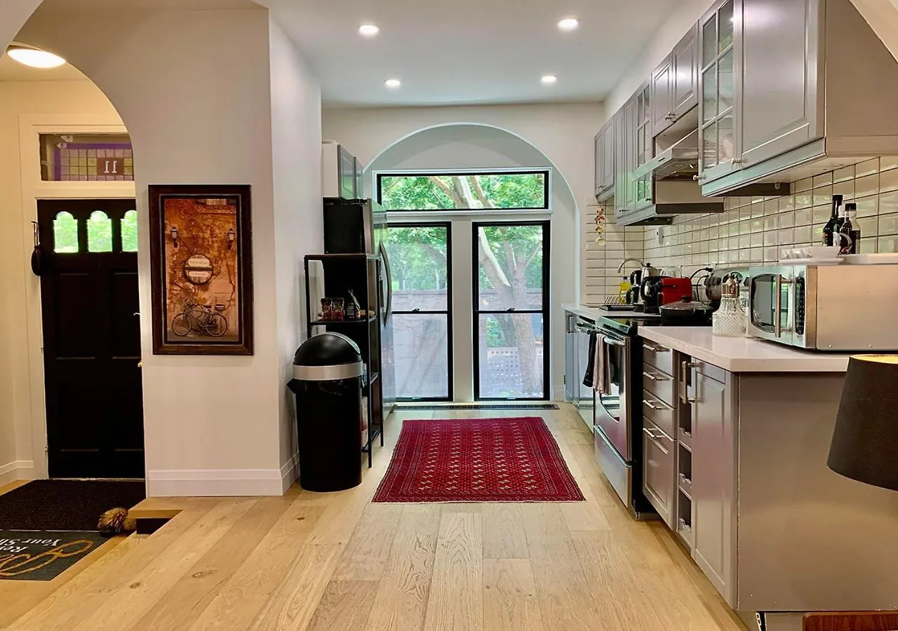 Jacob22 B&B Toronto Canada