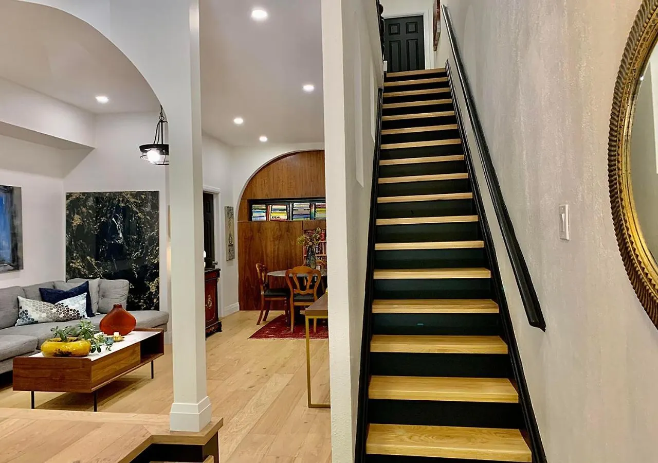 Jacob22 B&B Toronto Bed & Breakfast