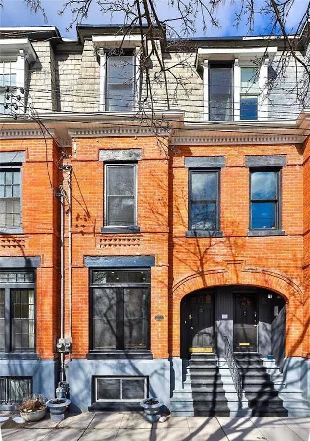 Bed & Breakfast Jacob22 B&B Toronto Canada